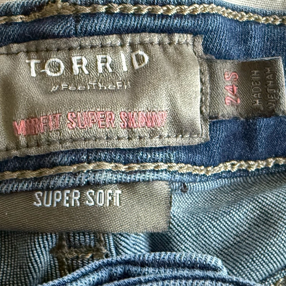 Torrid Women's Blue Super Soft Skinny Jeans
